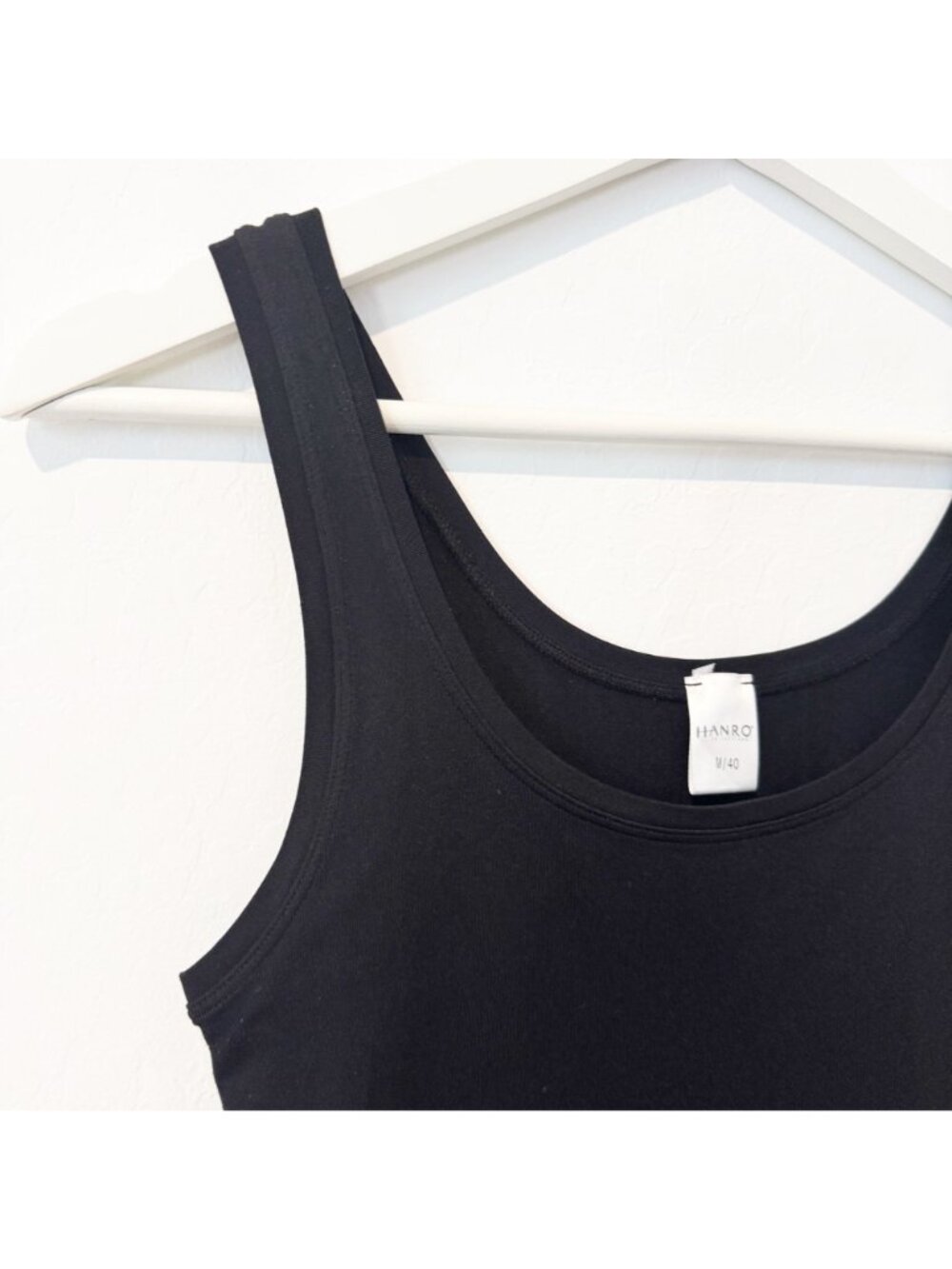 Hanro Touch Feeling Round Neck Seamless Stretch Tank Top Black Minimalist Medium - Picture 3 of 8